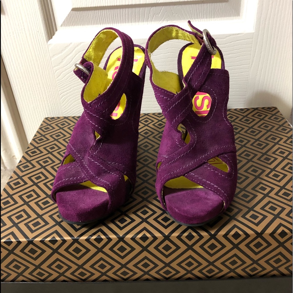Kensie Girl size 7 1/2 plum high heel shoe